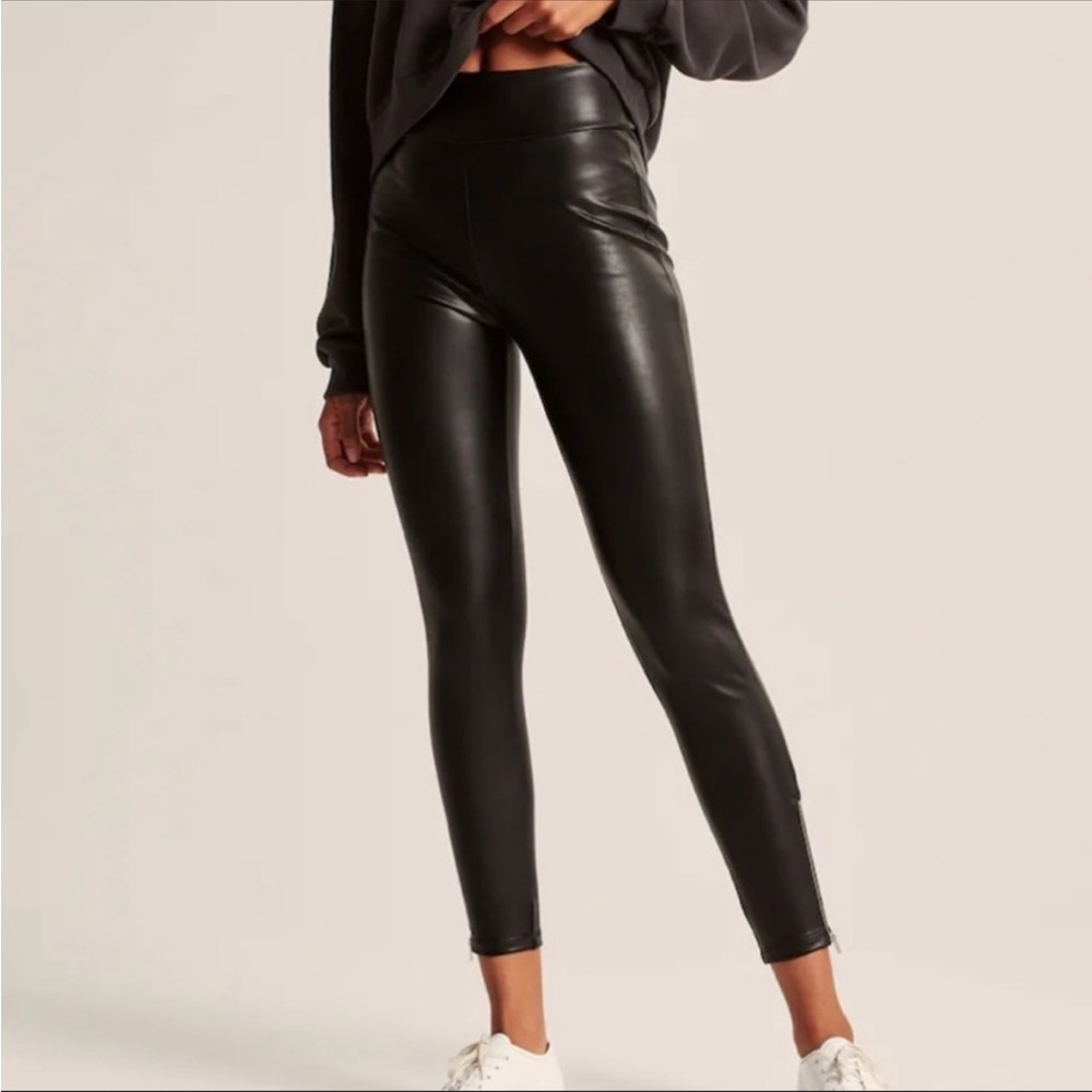 ABERCROMBIE FAUX LEATHER LEGGINGS WITH ZIPPER AT ANKLE